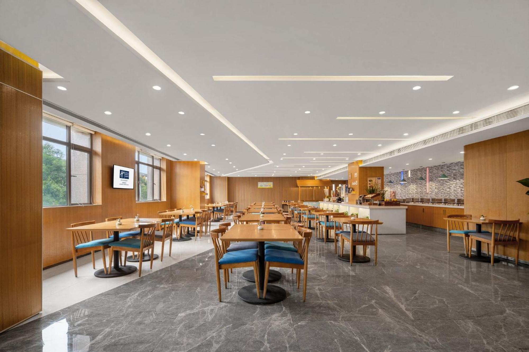 Holiday Inn Express Chengdu Airport Zone Free Shuttle From Shuangliu International Airport To Hotel ,Welcome Drink Dış mekan fotoğraf