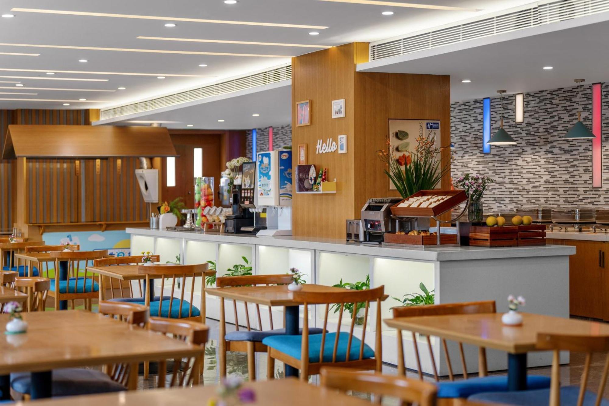 Holiday Inn Express Chengdu Airport Zone Free Shuttle From Shuangliu International Airport To Hotel ,Welcome Drink Dış mekan fotoğraf