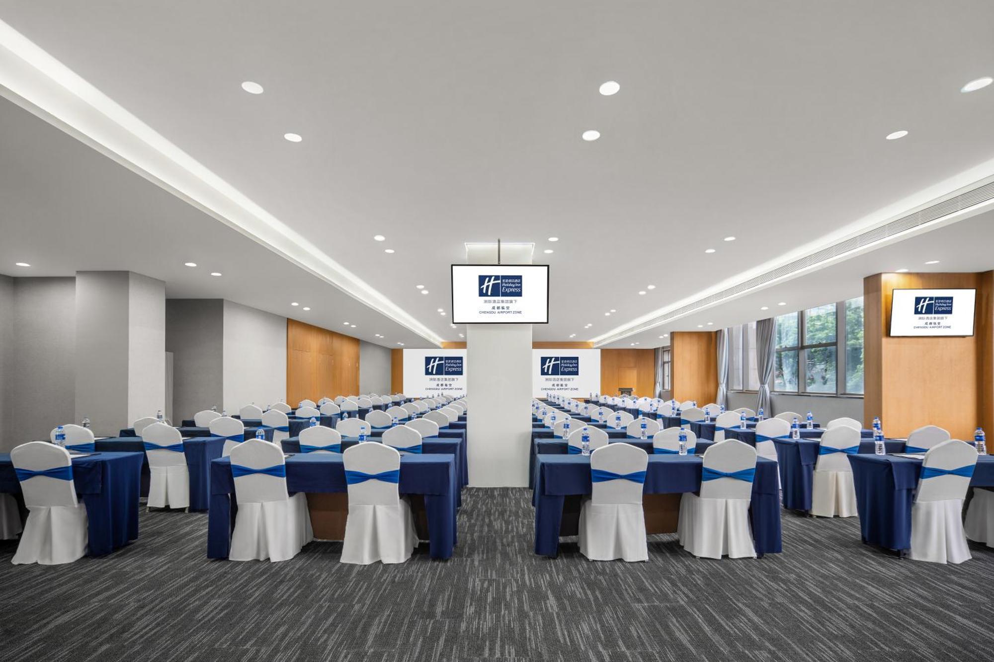 Holiday Inn Express Chengdu Airport Zone Free Shuttle From Shuangliu International Airport To Hotel ,Welcome Drink Dış mekan fotoğraf